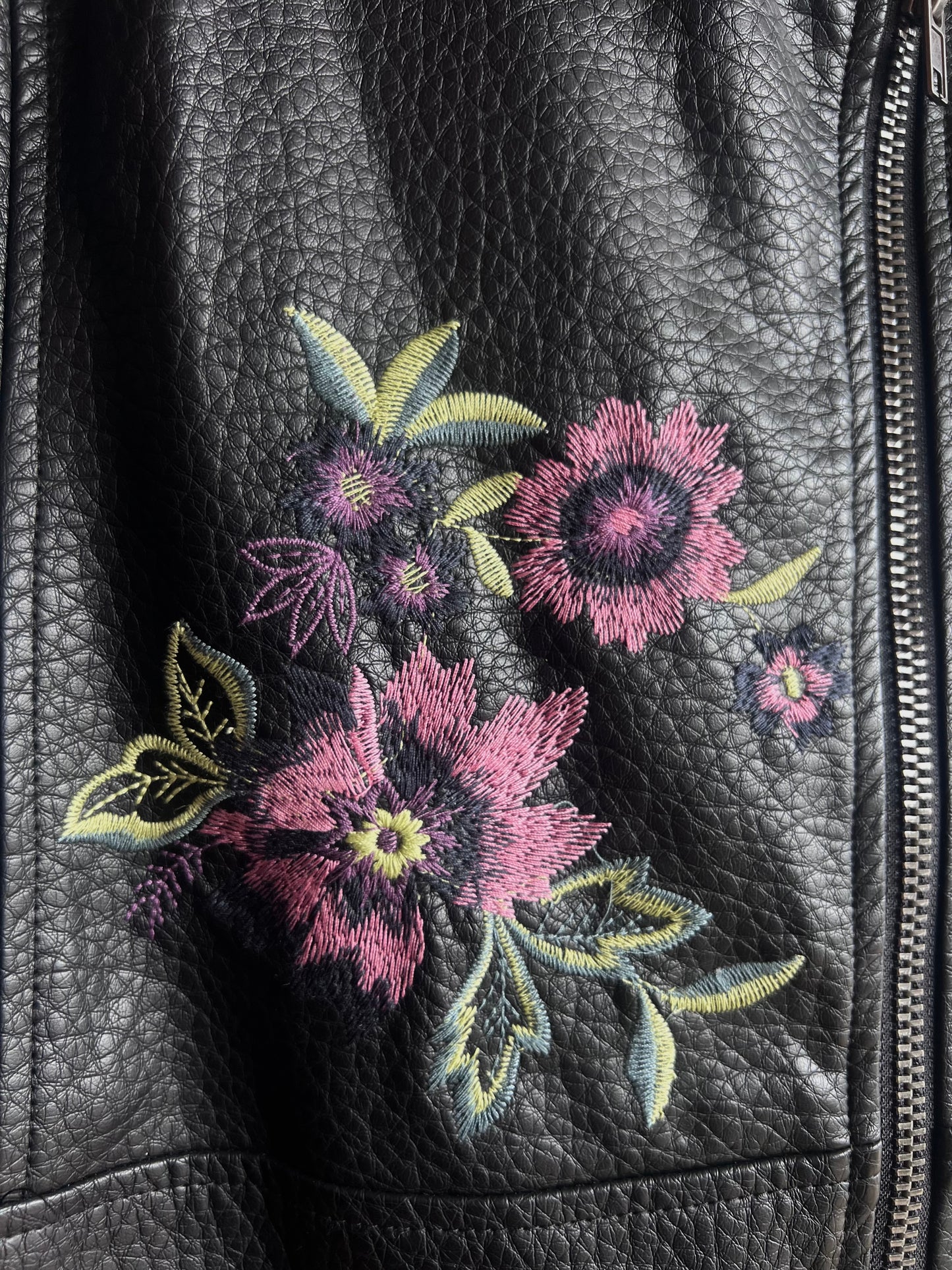BB Dakota - Embroider Leather - XSMALL